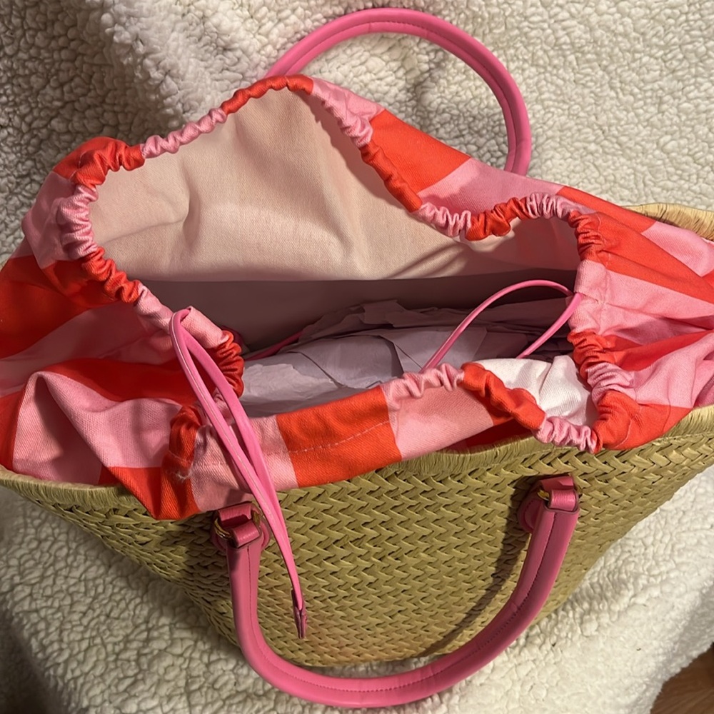 On 34th Isabellaa Straw Medium Drawstring Tote - Picture 4 of 5